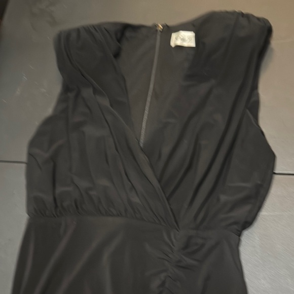 Elegant Black Ruched Dress - Picture 2 of 7